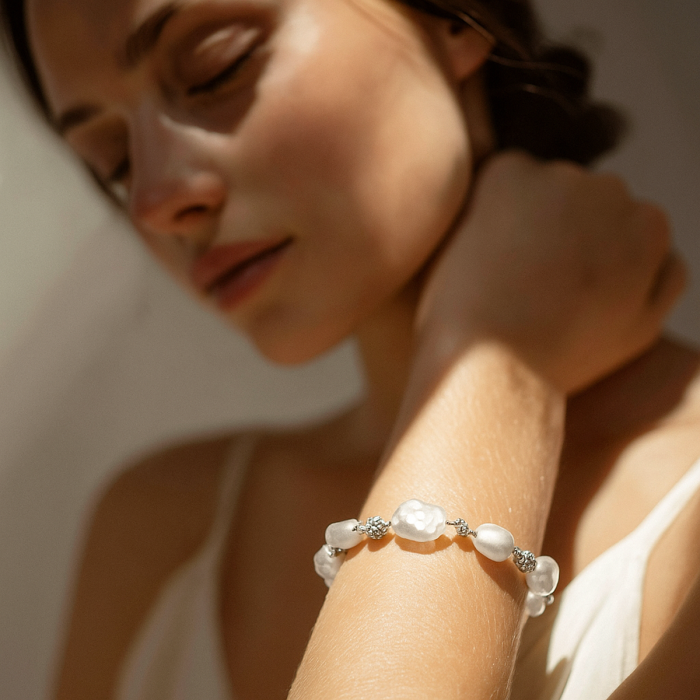 20251007_1713_Silver Bracelet Elegance_remix_01k6zknjakefav6567bhg7vsn4 3.png